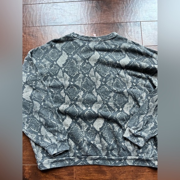 Show Me your Mumu Pullover CrewNeck Long Sleeve Sweatshirt Women’s M SOLD AS IS - Picture 7 of 8